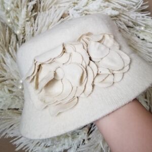 ❗Nine West Cream Wool Blend Bucket Hat❗